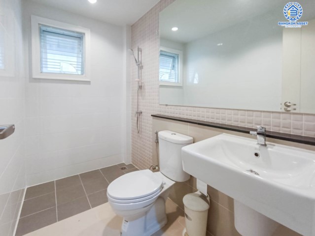 *****บ้านเดี่ยวมือสองย่านนนทบุรี ม.เดอะซิตี้ บางใหญ่ เนื้อที่กว้างขวางถึง 52.7 ตร.ว. ฟังก์ชันจัดเต็ม 4 ห้องนอน 3 ห้องน้ำ 2 ที่จอดรถ ตกแต่งเฟอร์นิเจอร์พร้อมอยู่ แถมฟรี! 4 เครื่องปรับอากาศ, 2 เครื่องทำน้ำอุ่น บนทำเลเยี่ยม ใกล้เซ็นทรัลเวสต์เกต และรถไฟฟ้าสายสีม่วง "สถานีคลองบางไผ่"